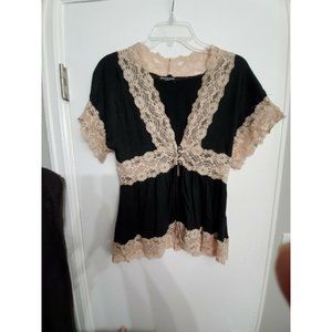 Cha Cha Vente Black Lightweight Knit Beige Lace Tr